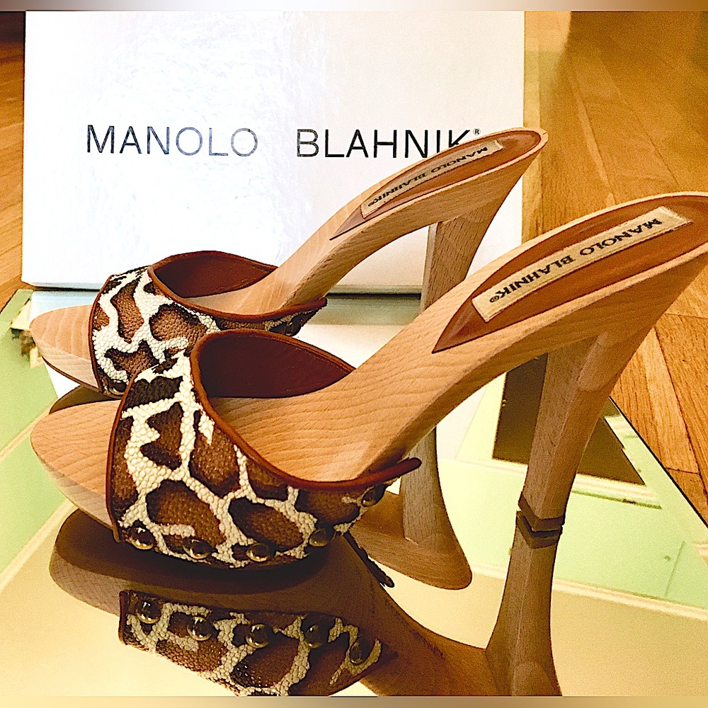 MANOLO BLAHNIK slip in peep toe heels